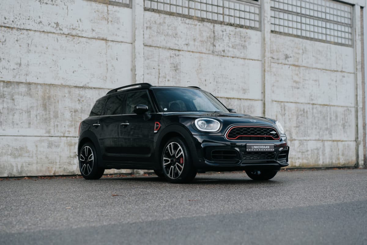 Wij waren op zoek naar een Countryman JCW in de kleur Enigmatic Black. Na wat rondgekeken te hebben kwamen we op de site van Linkerbaan! Met een interessant inruilvoorstel naar Zwolle gereden. Na een heerlijk bakje koffie was de deal snel gesloten. Daan…super bedankt voor de snelle aflevering net voor onze vakantie! Inmiddels bijna 2000km gereden en wij zijn er zeer tevreden mee!!