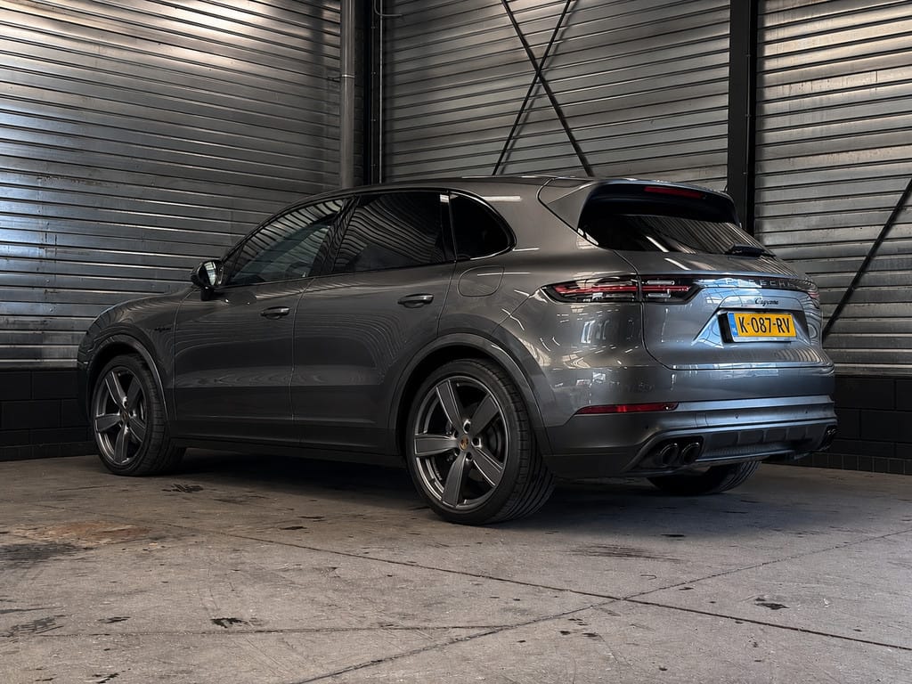 Porsche Cayenne — foto 16