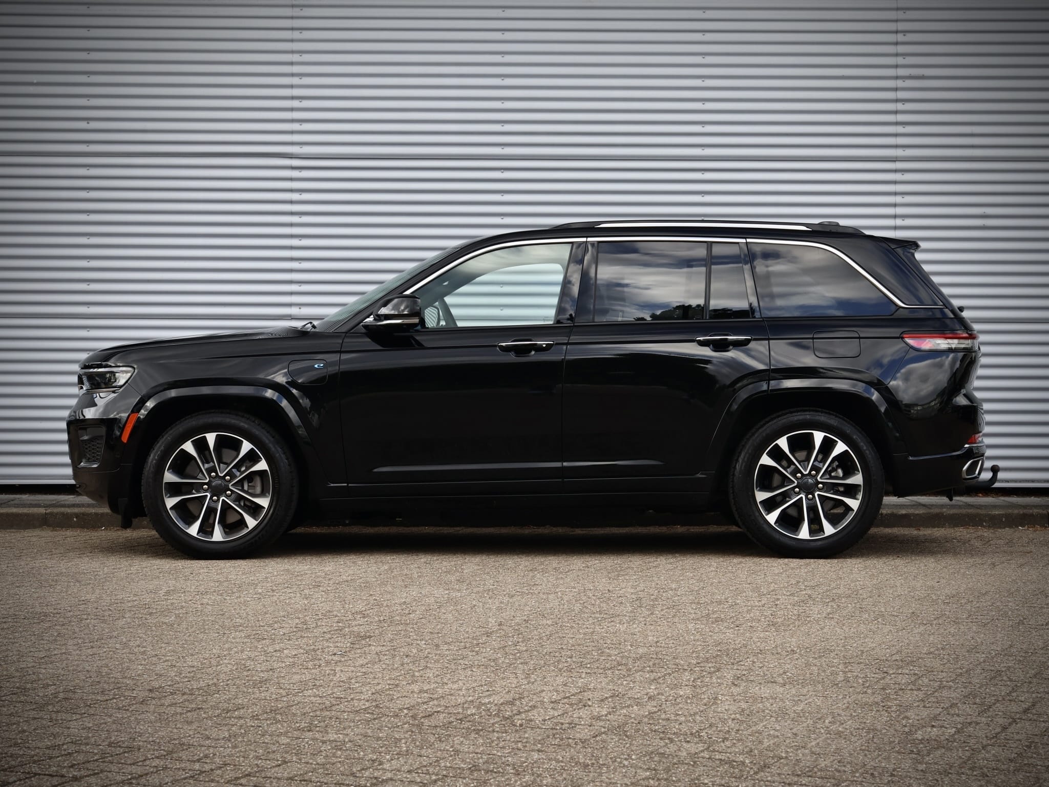 Jeep Grand Cherokee — foto 11
