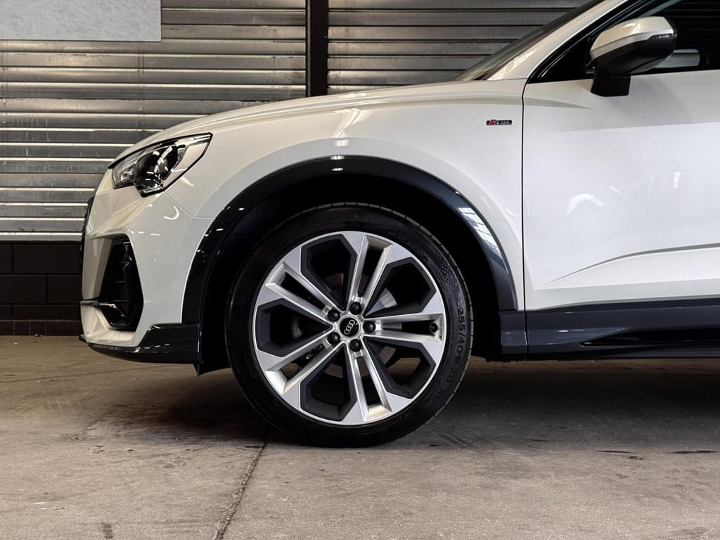 Audi Q3 — foto 9