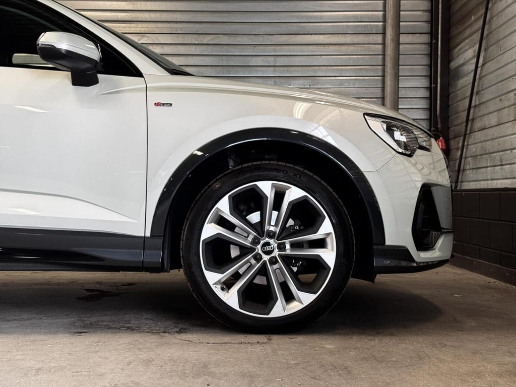 Audi Q3 — foto 16