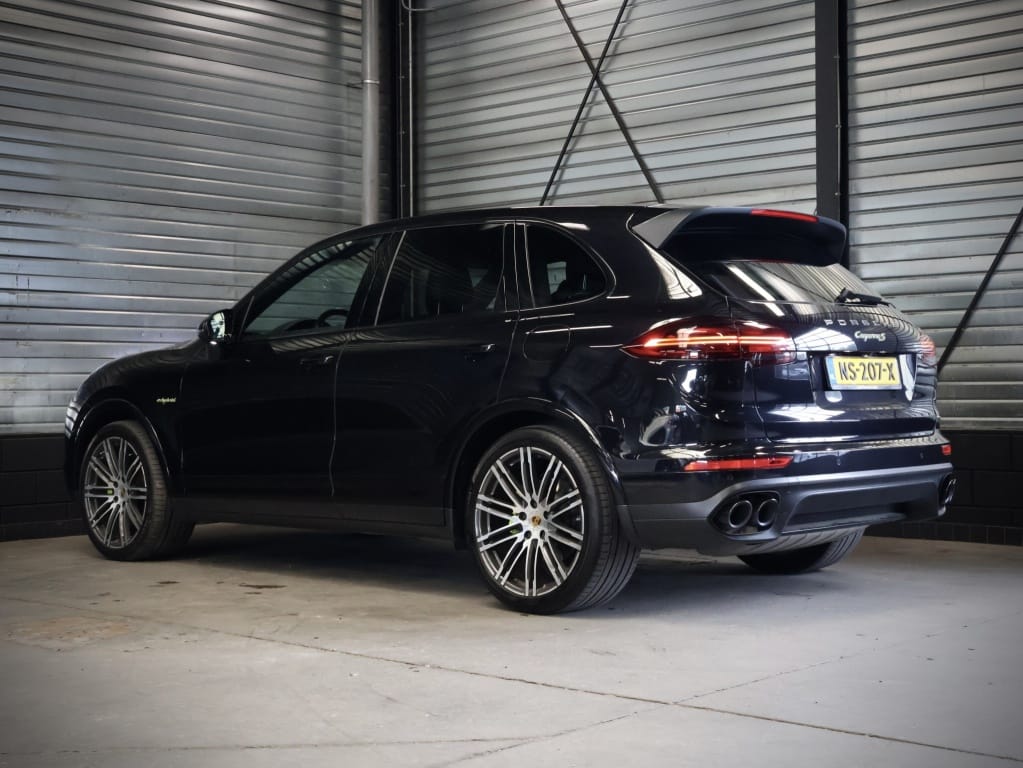 Porsche Cayenne — foto 12