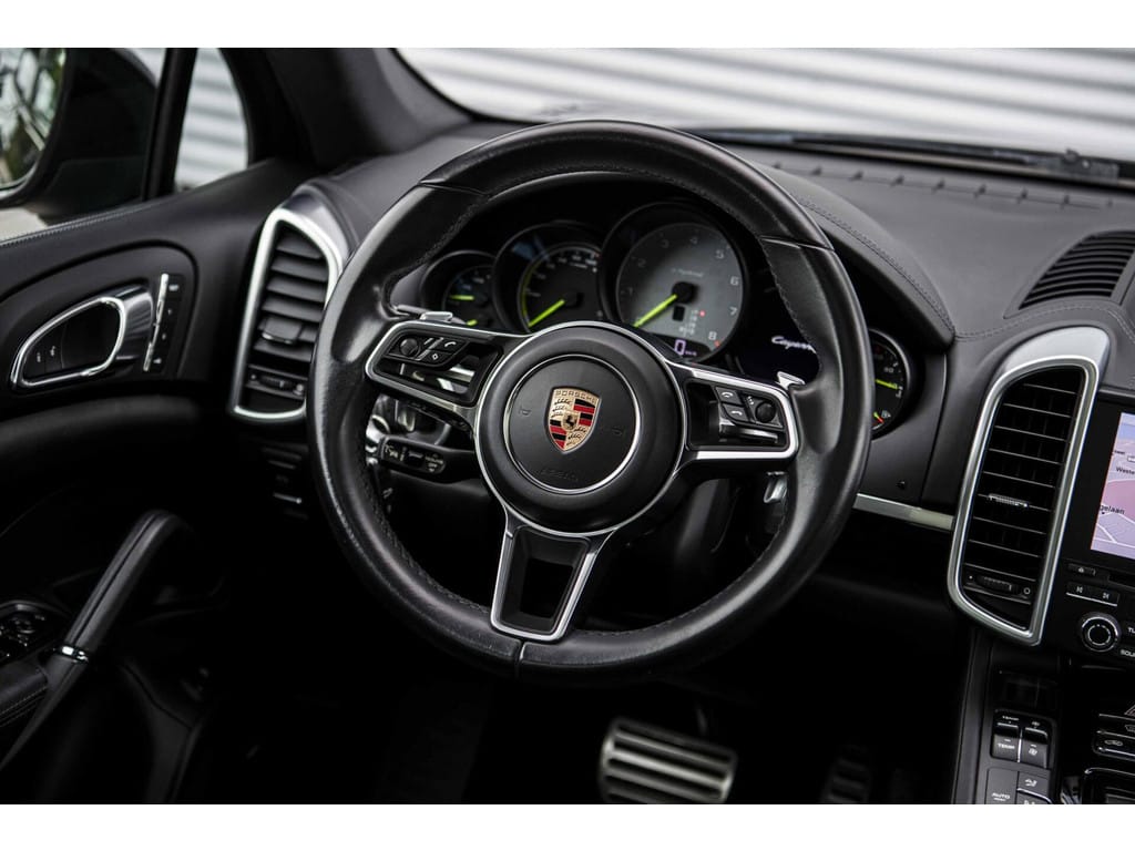 Porsche Cayenne — foto 30
