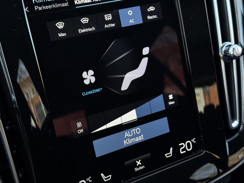 Volvo XC40 — foto 26