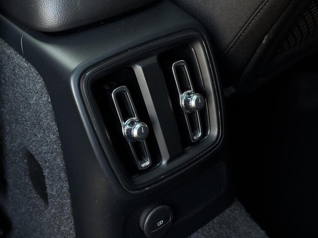 Volvo XC40 — foto 31