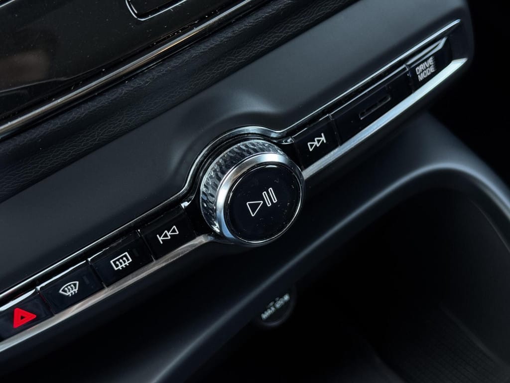 Volvo XC40 — foto 32