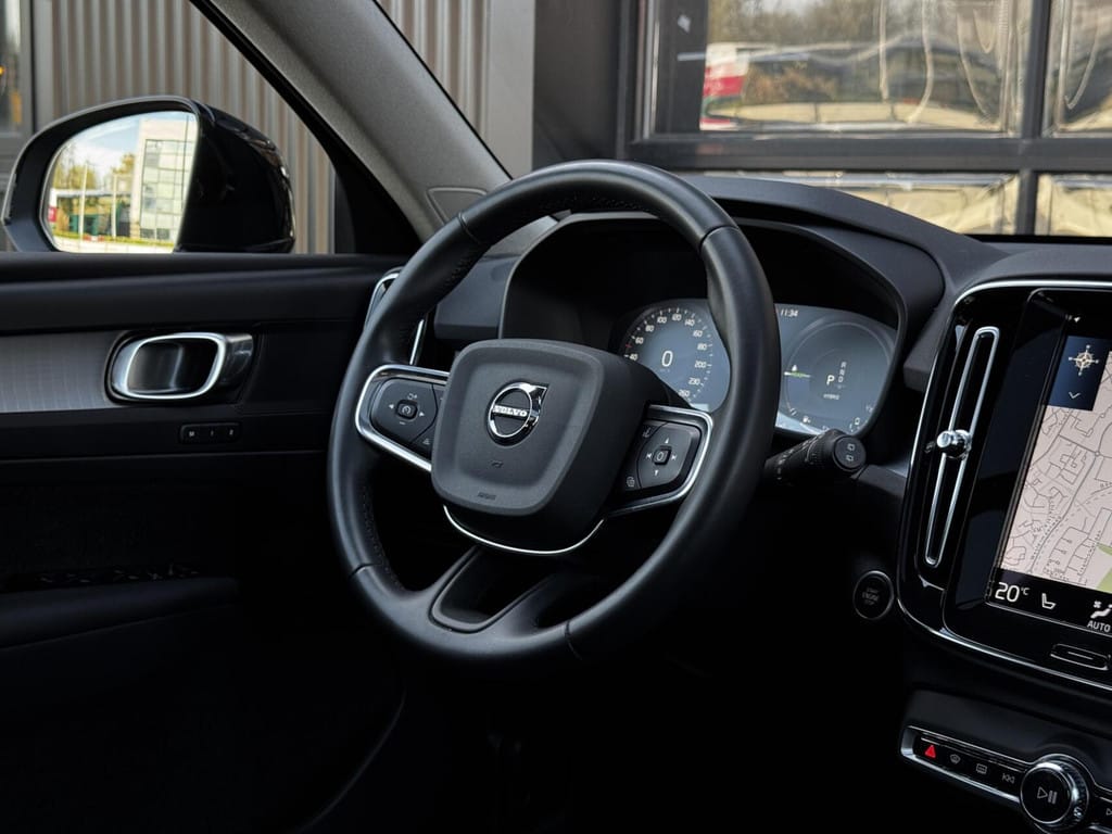 Volvo XC40 — foto 34
