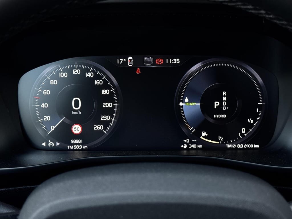 Volvo XC40 — foto 35