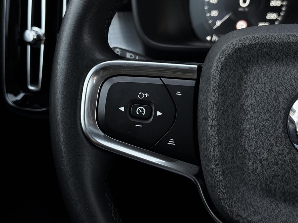 Volvo XC40 — foto 36