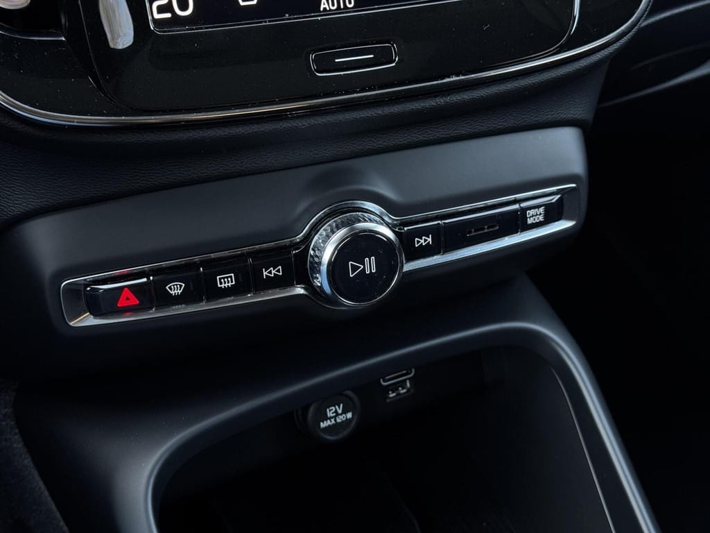Volvo XC40 — foto 47