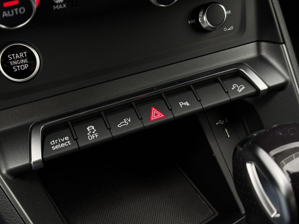 Audi Q3 — foto 27