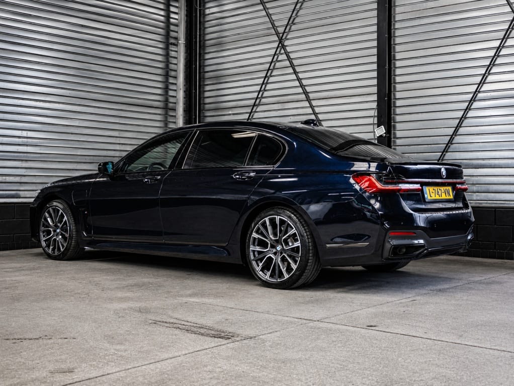 BMW 7 — foto 13