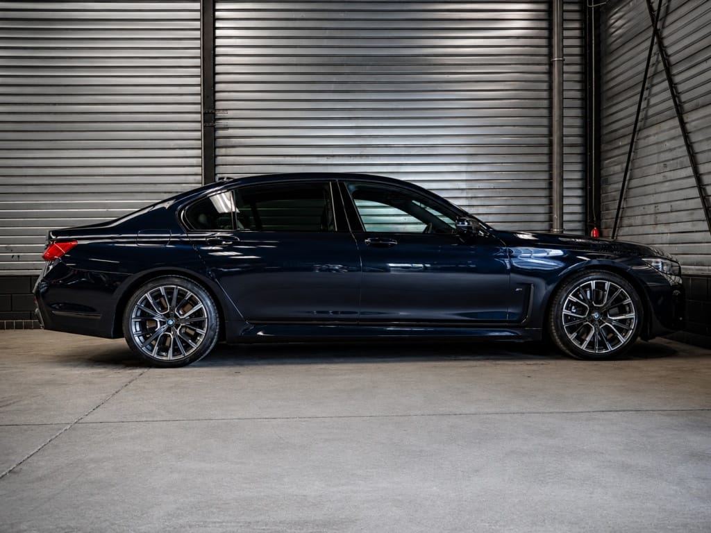 BMW 7 — foto 17