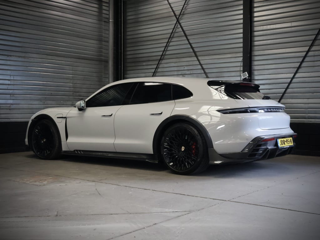 Porsche Taycan Cross Turismo — foto 12