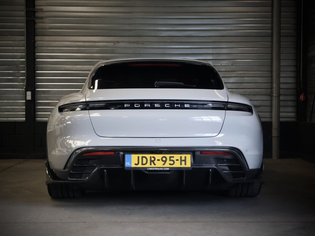 Porsche Taycan Cross Turismo — foto 13