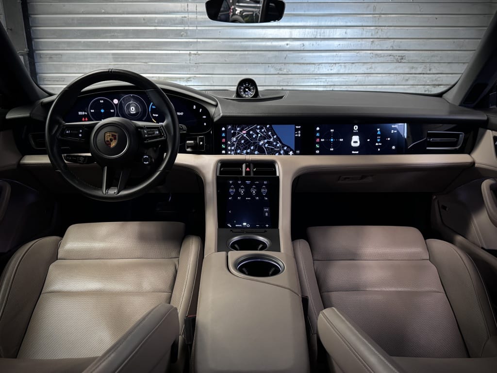 Porsche Taycan Cross Turismo — foto 18
