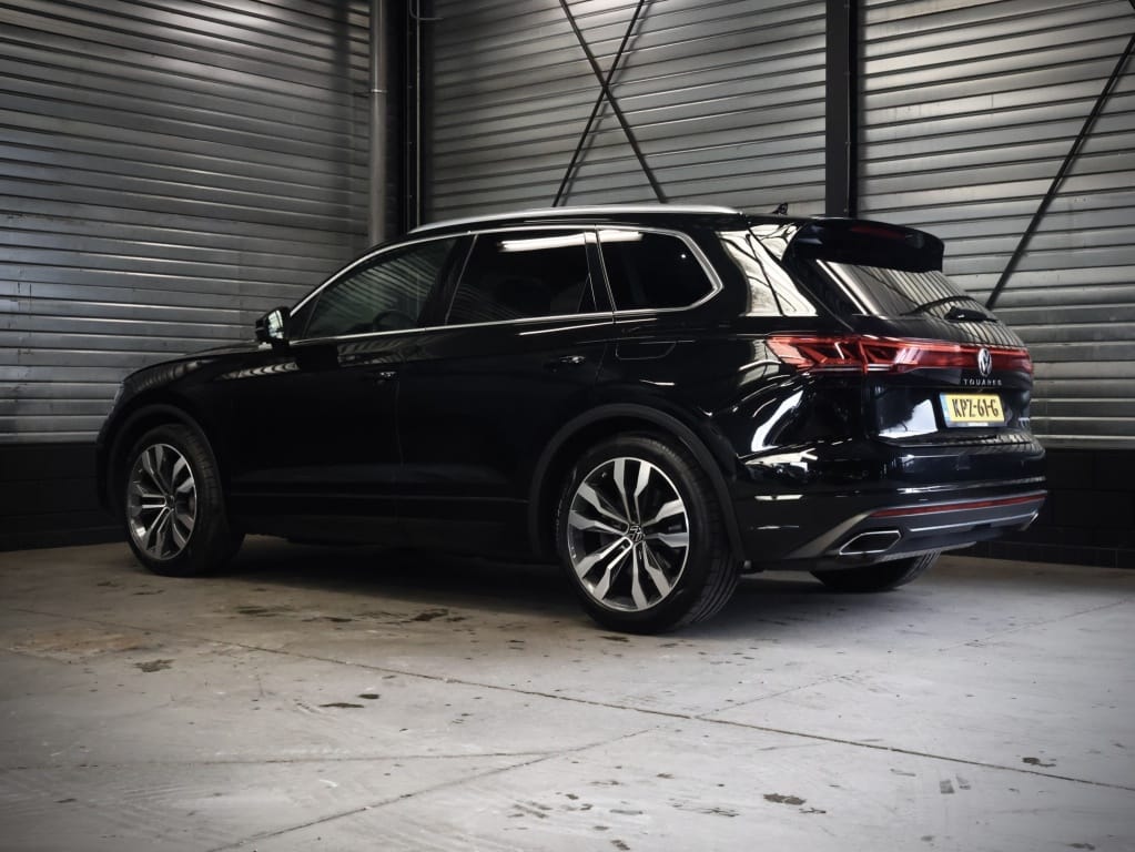 Volkswagen Touareg — foto 13