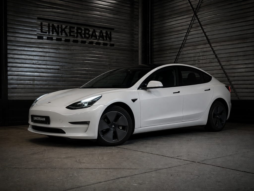 Tesla Model 3 — foto 1
