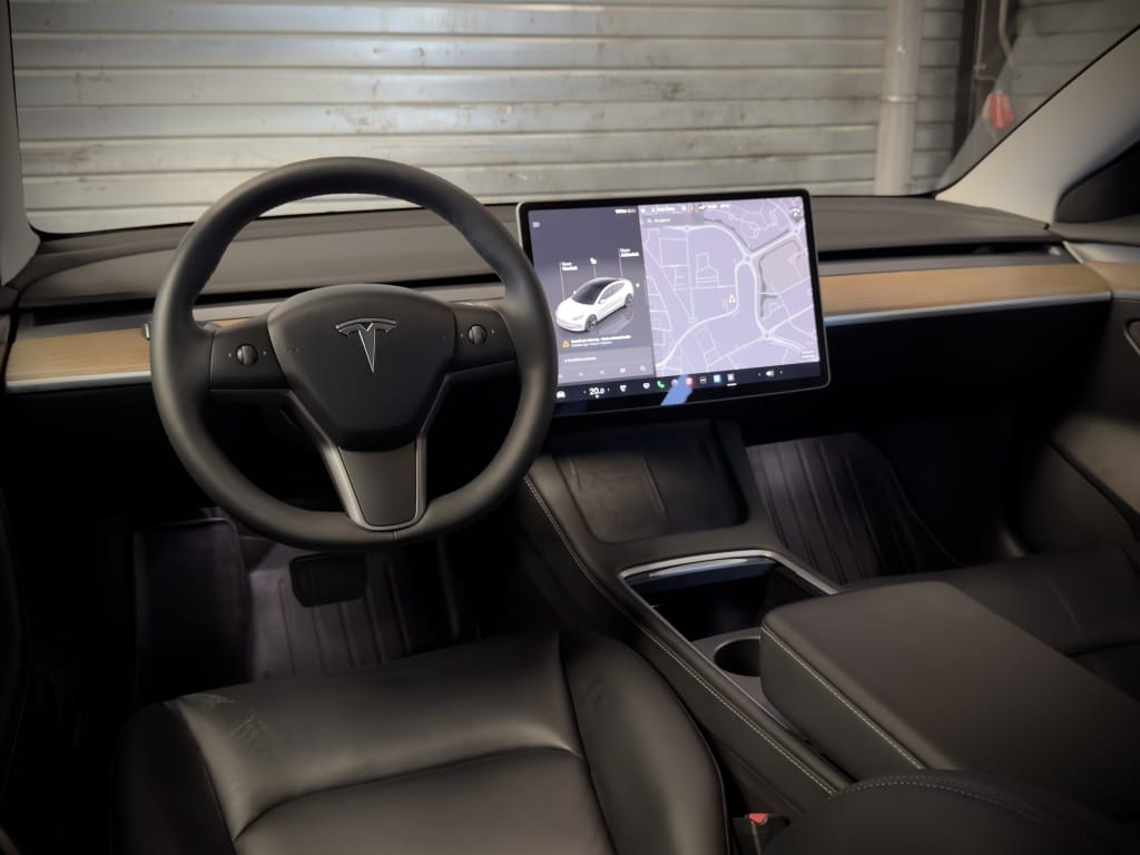 Tesla Model 3 — foto 5