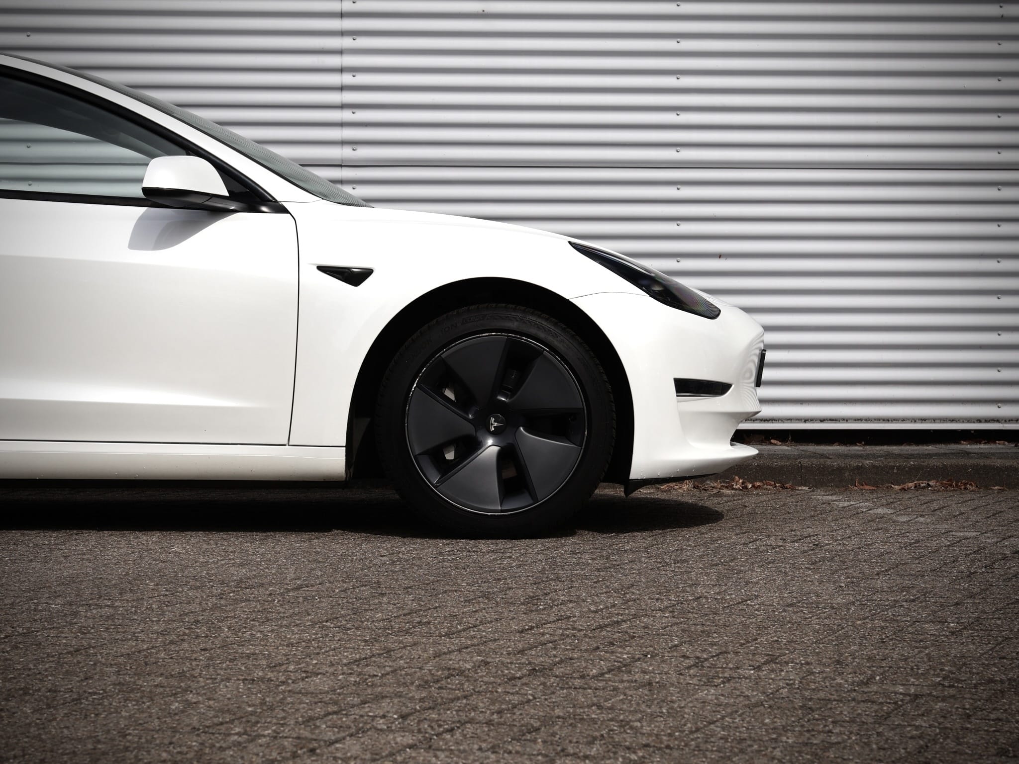 Tesla Model 3 — foto 14
