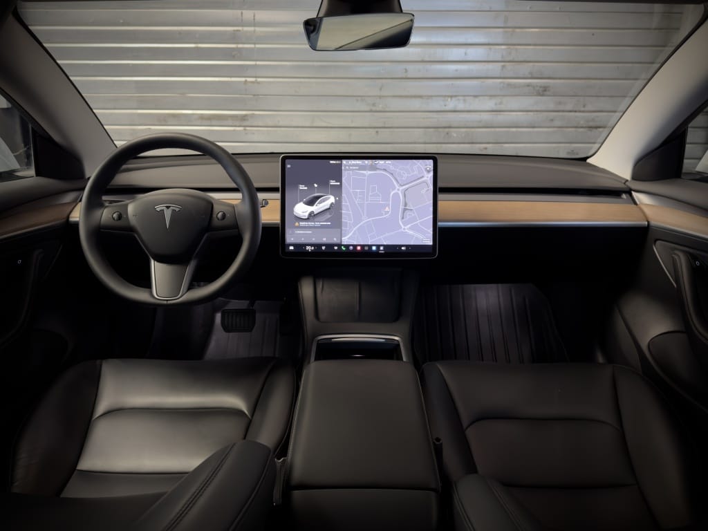 Tesla Model 3 — foto 15