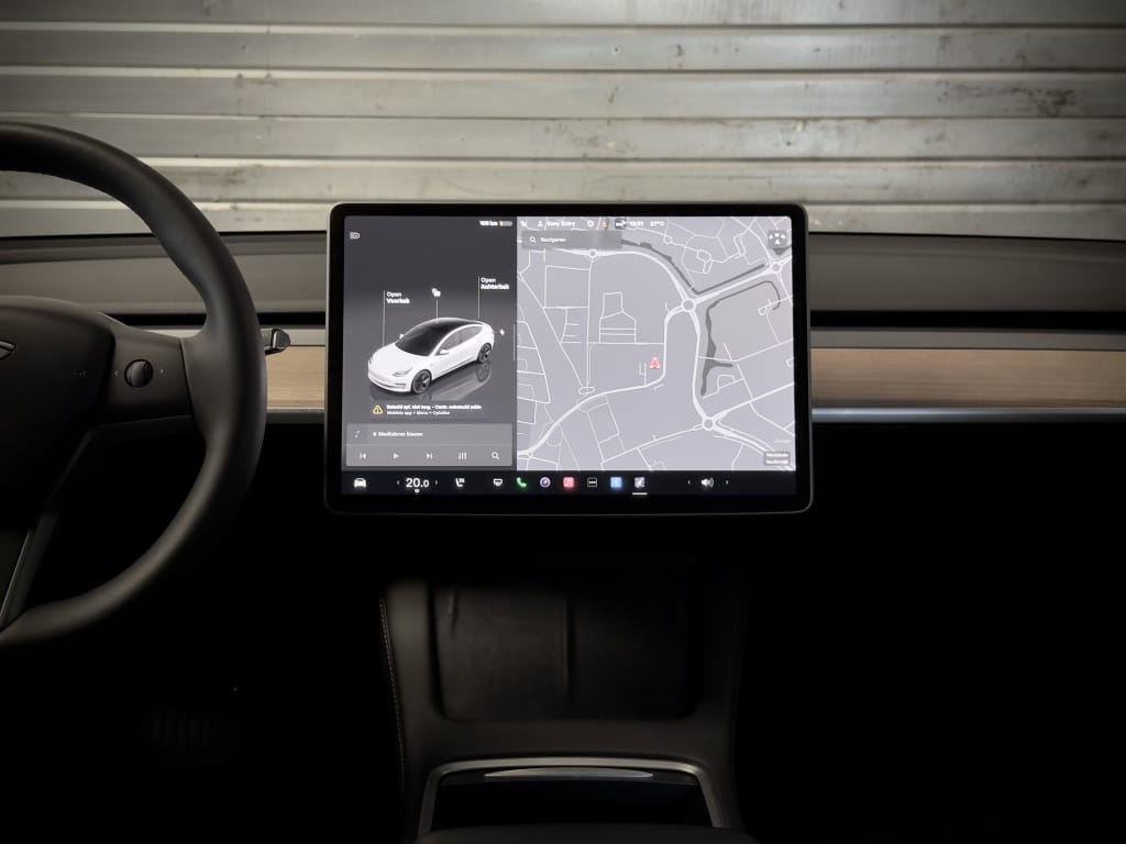 Tesla Model 3 — foto 17