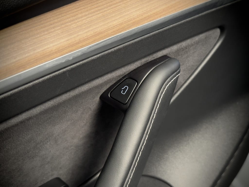 Tesla Model 3 — foto 30