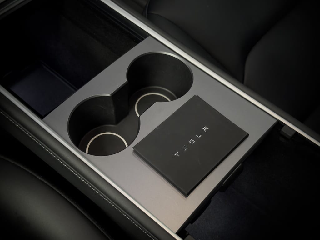 Tesla Model 3 — foto 32