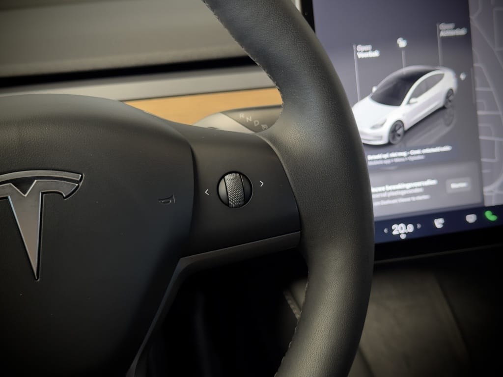 Tesla Model 3 — foto 36