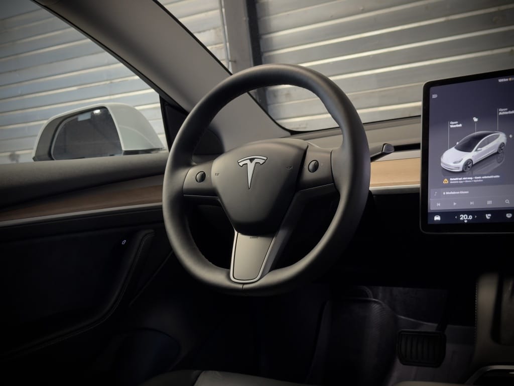 Tesla Model 3 — foto 40