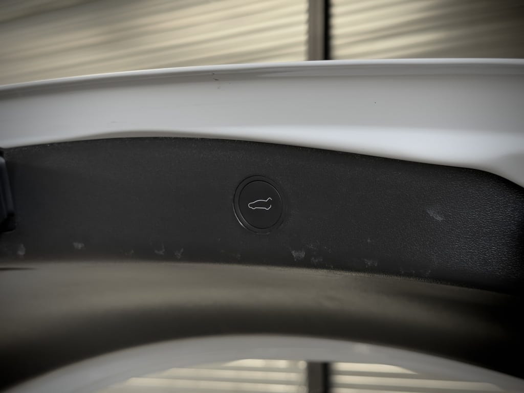 Tesla Model 3 — foto 42