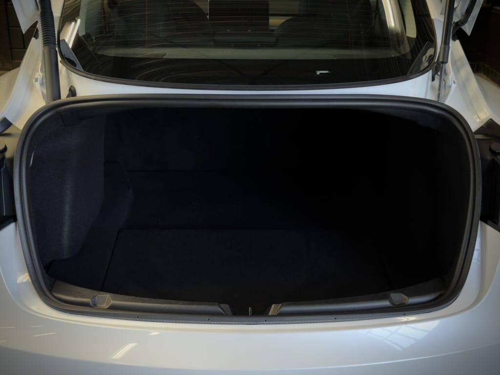Tesla Model 3 — foto 43