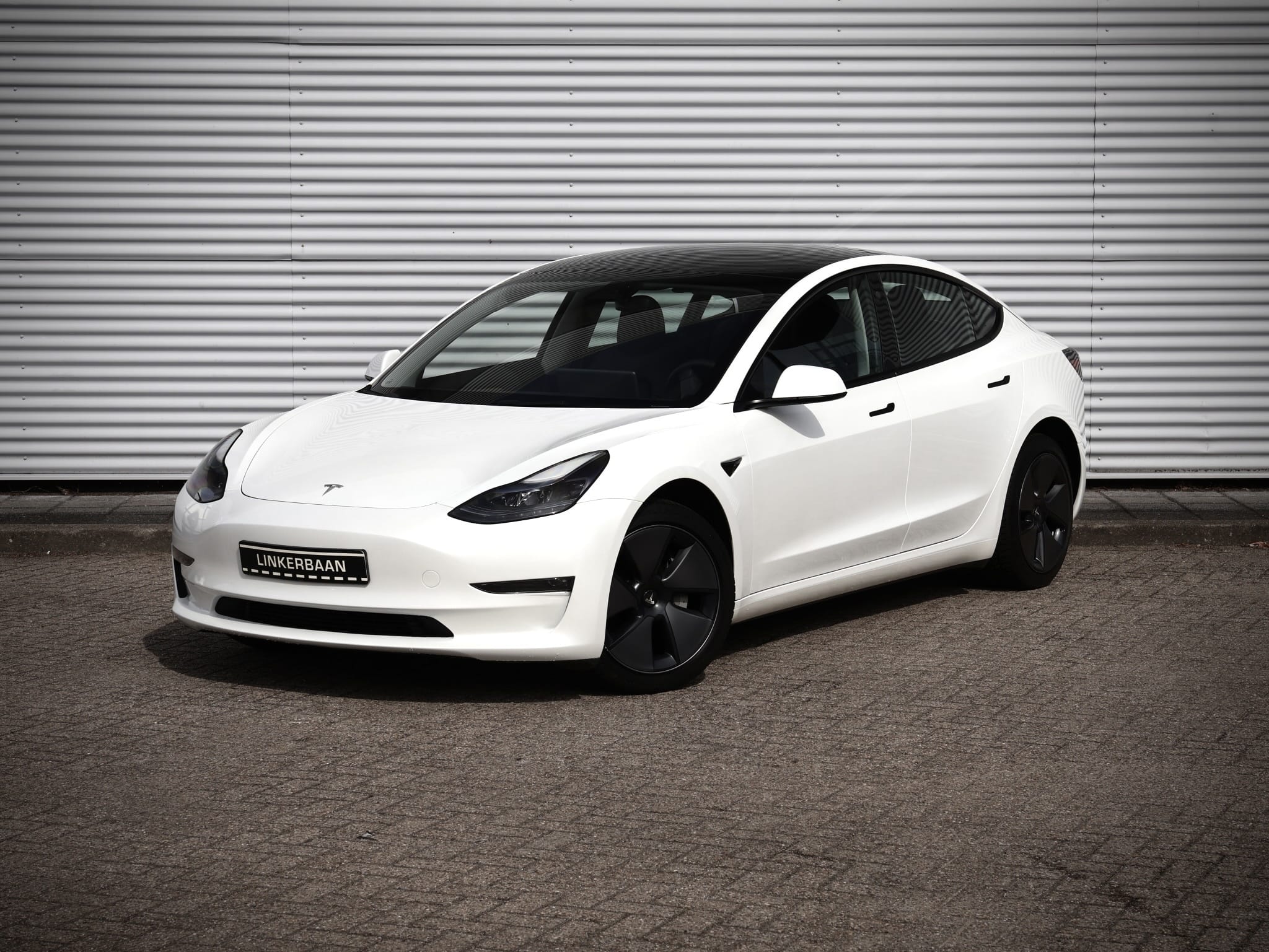 Tesla Model 3 — foto 44