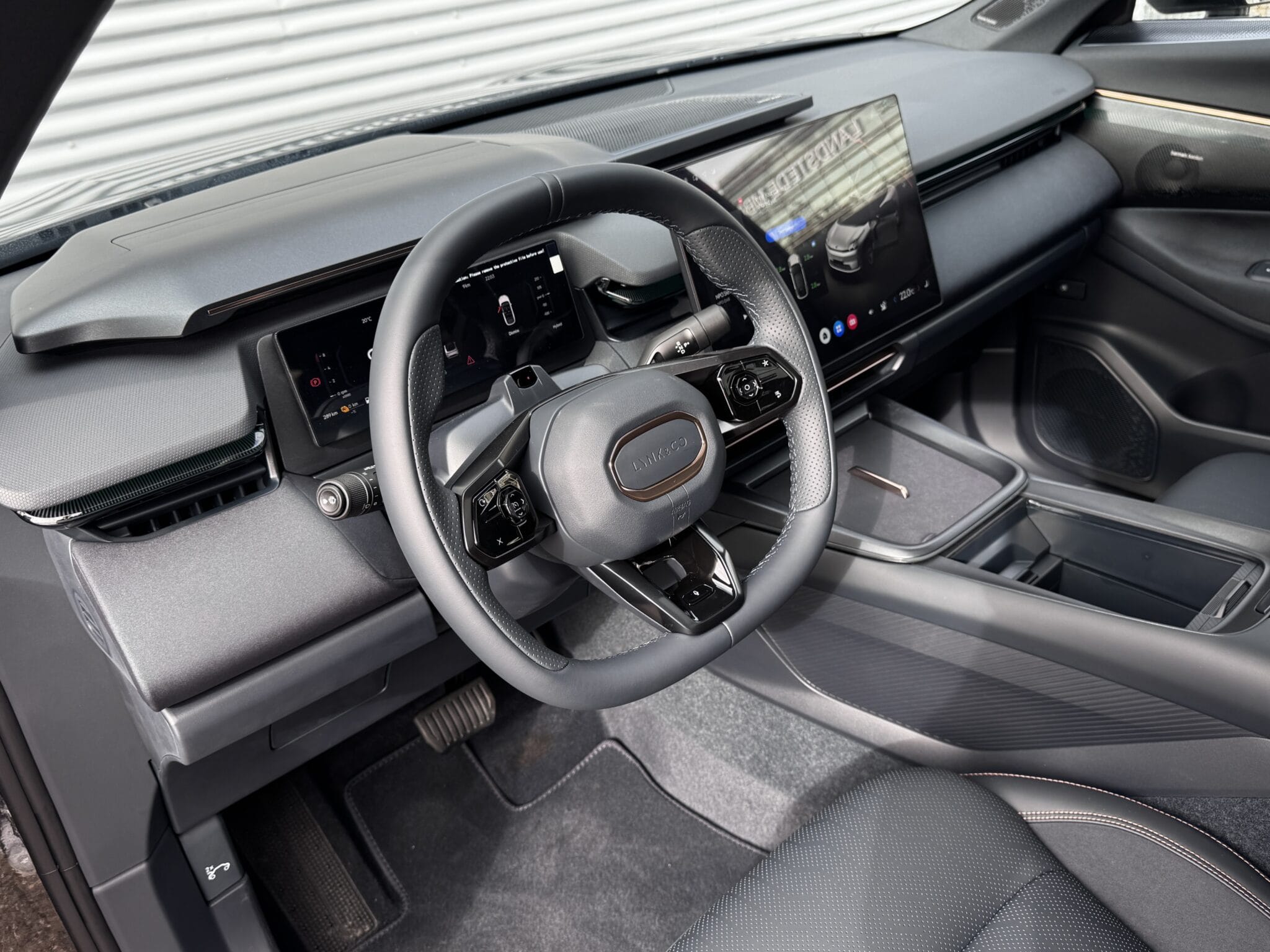 Lynk & Co 08 — foto 9
