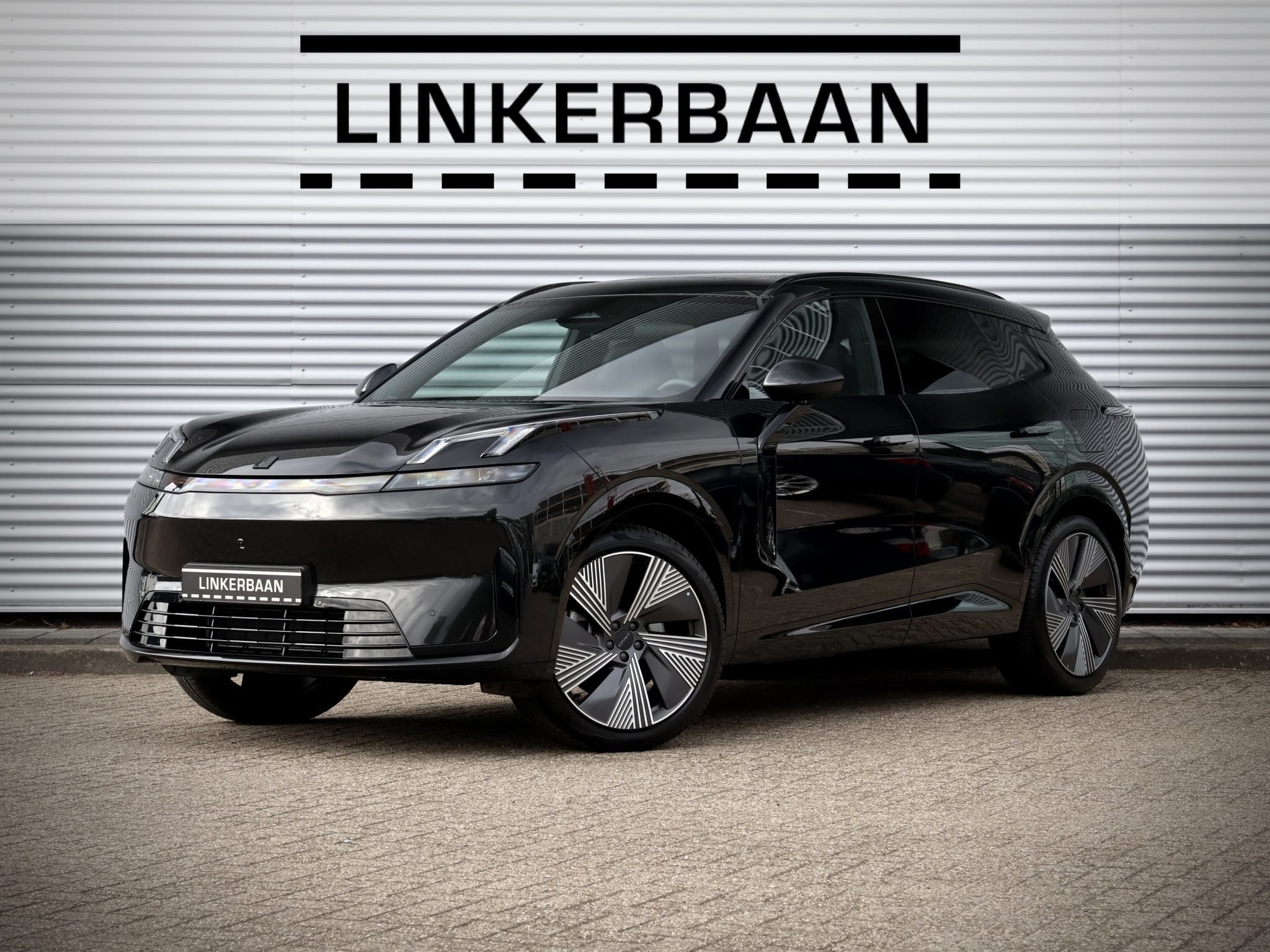 Lynk & Co 08 — foto 1