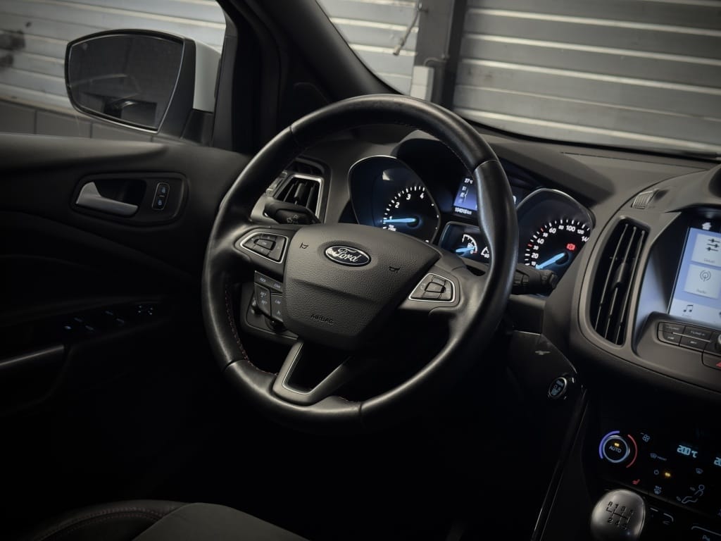 Ford Kuga — foto 25