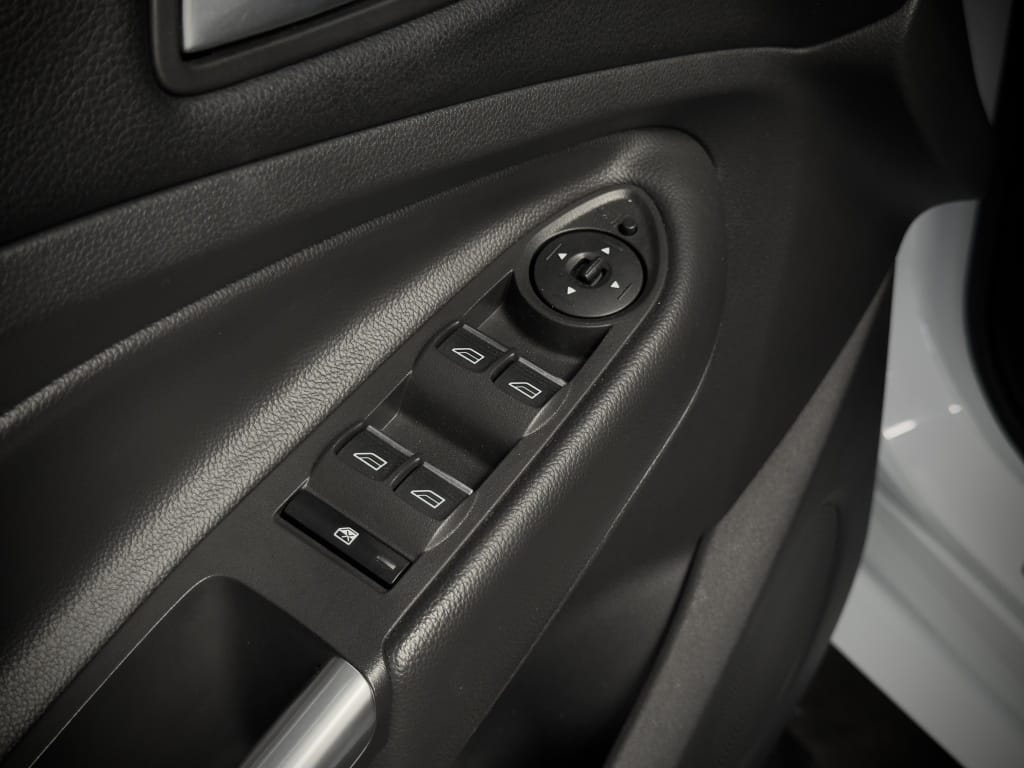 Ford Kuga — foto 30