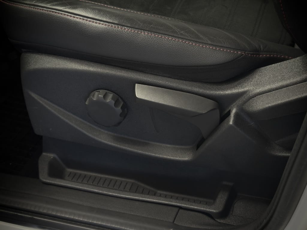 Ford Kuga — foto 49