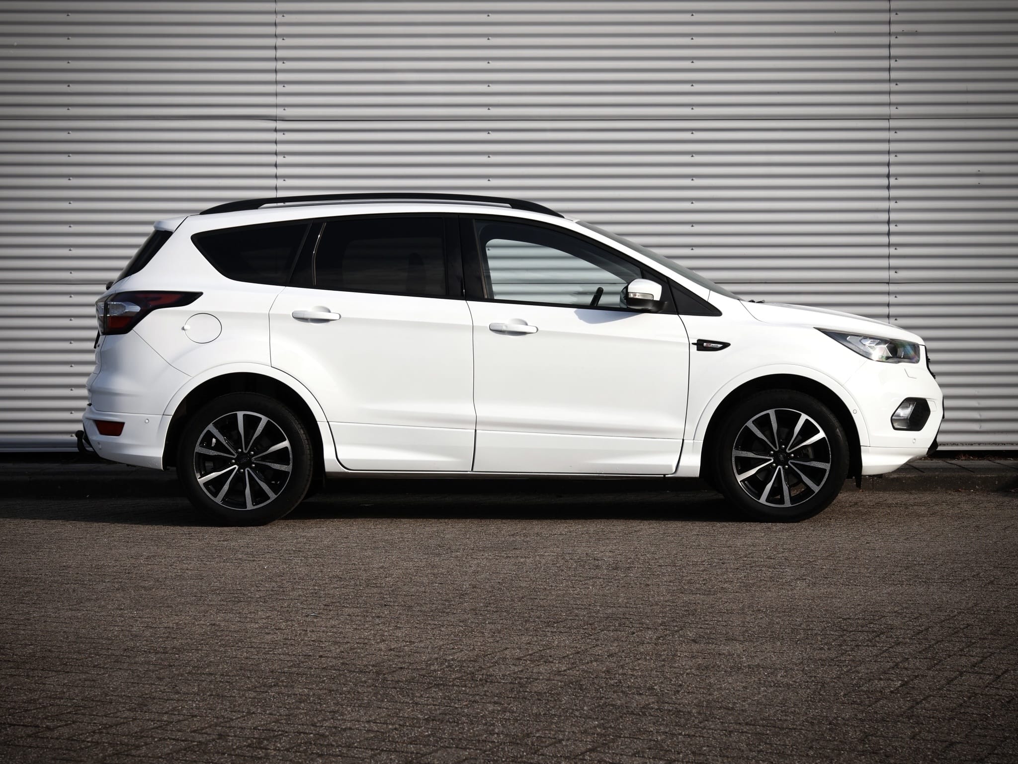 Ford Kuga — foto 11