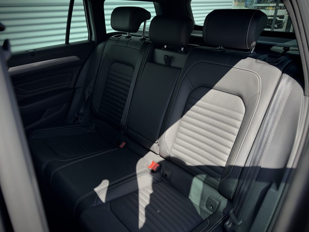 Volkswagen Passat — foto 9