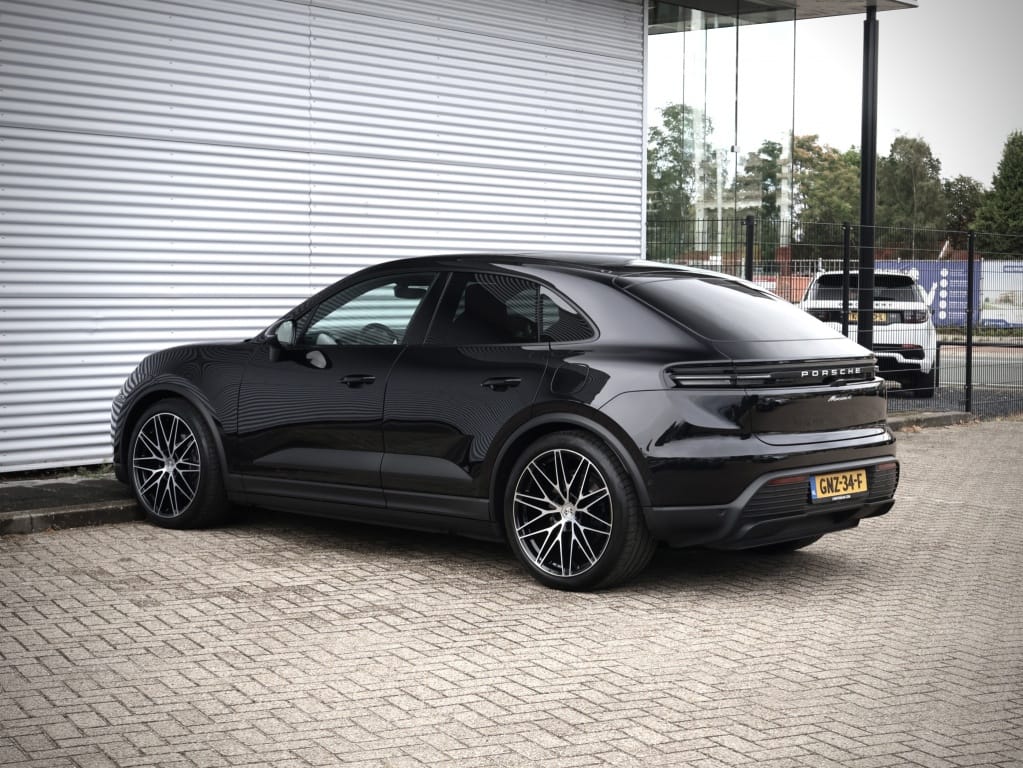 Porsche Macan — foto 16