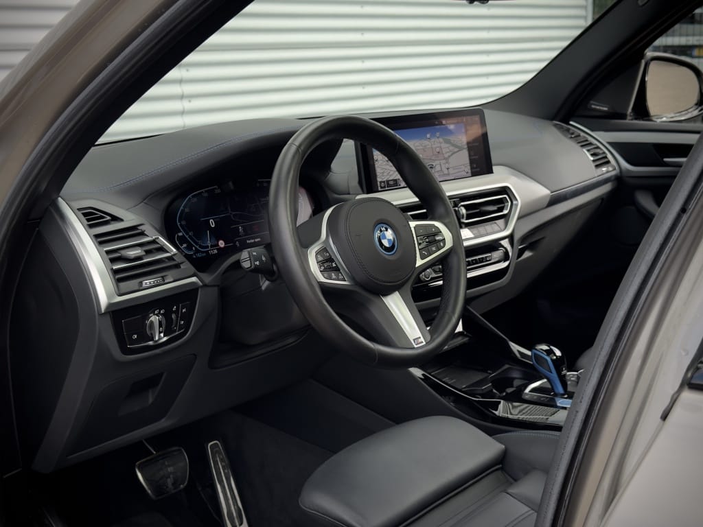 BMW iX3 — foto 6