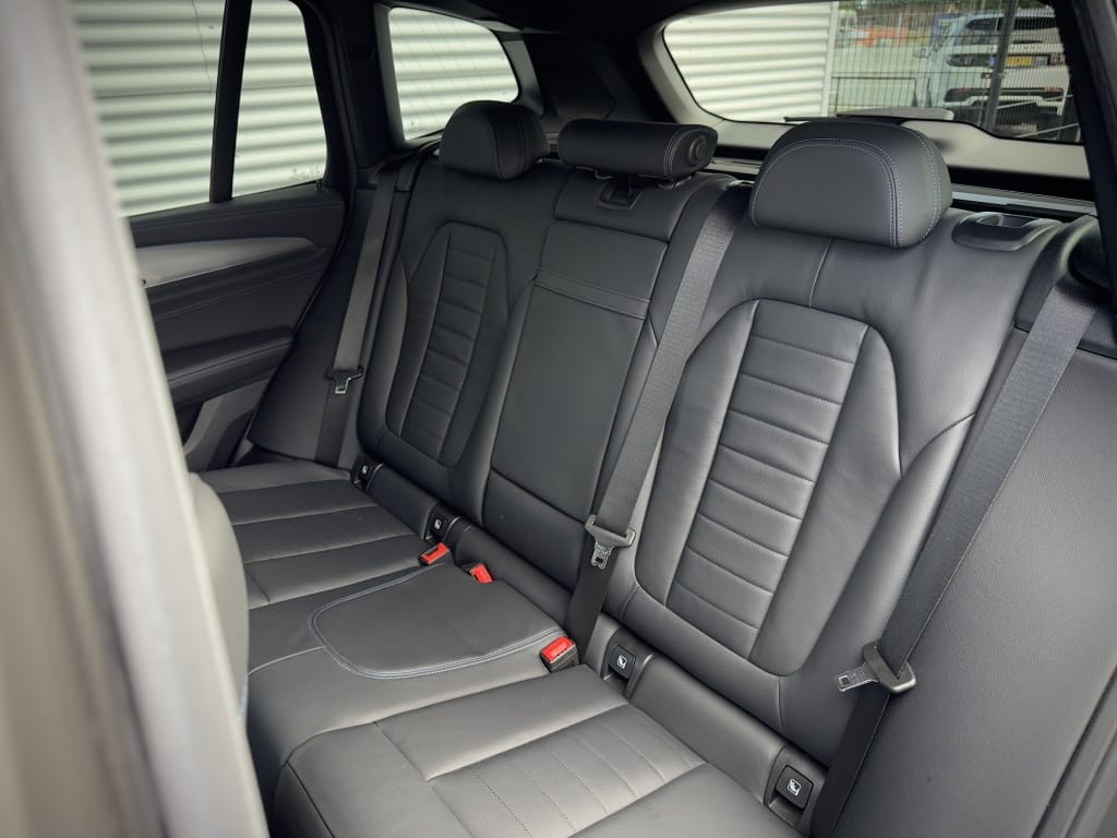 BMW iX3 — foto 9