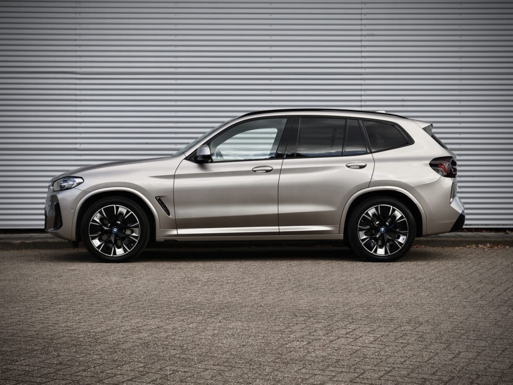 BMW iX3 — foto 12