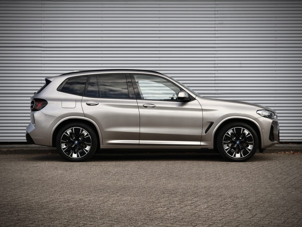 BMW iX3 — foto 15
