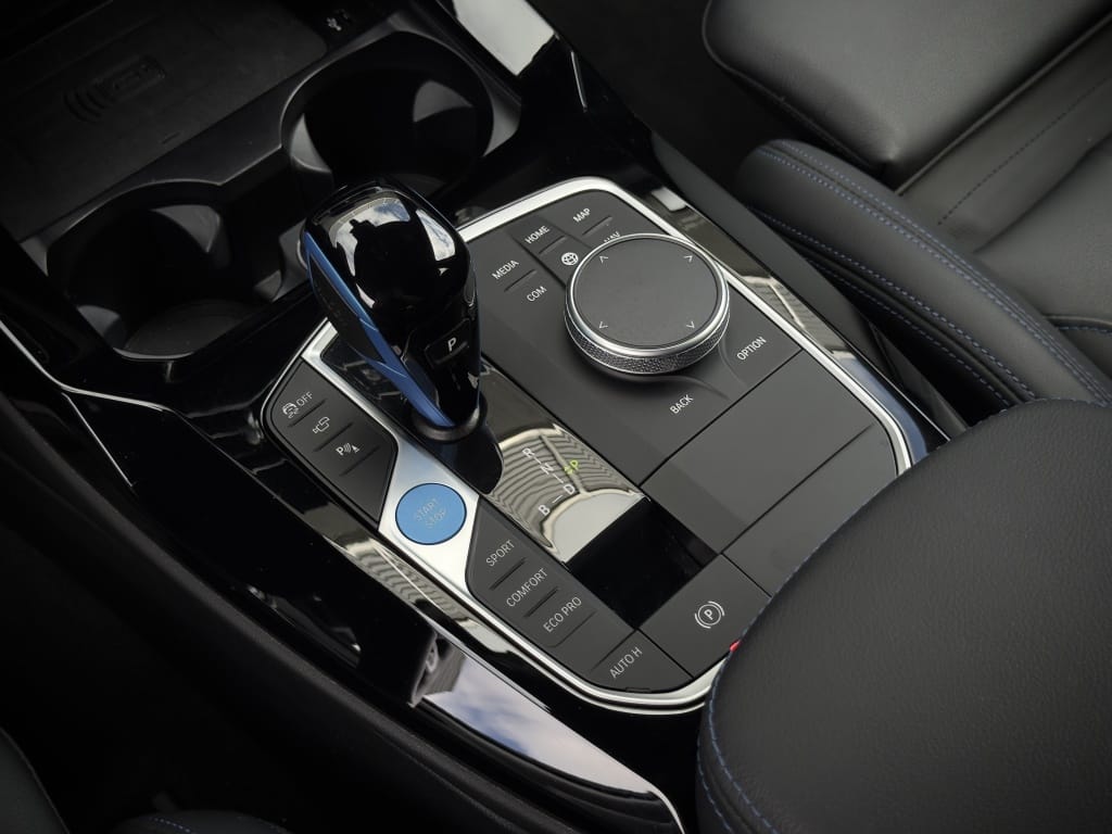 BMW iX3 — foto 32