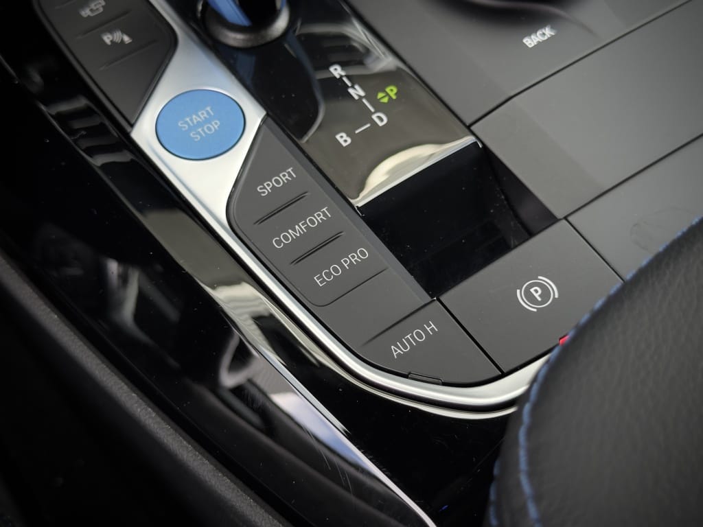 BMW iX3 — foto 34