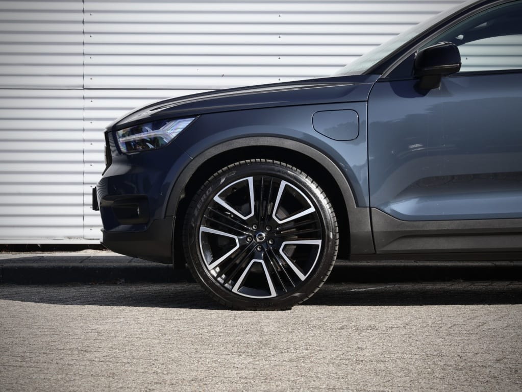 Volvo XC40 — foto 11