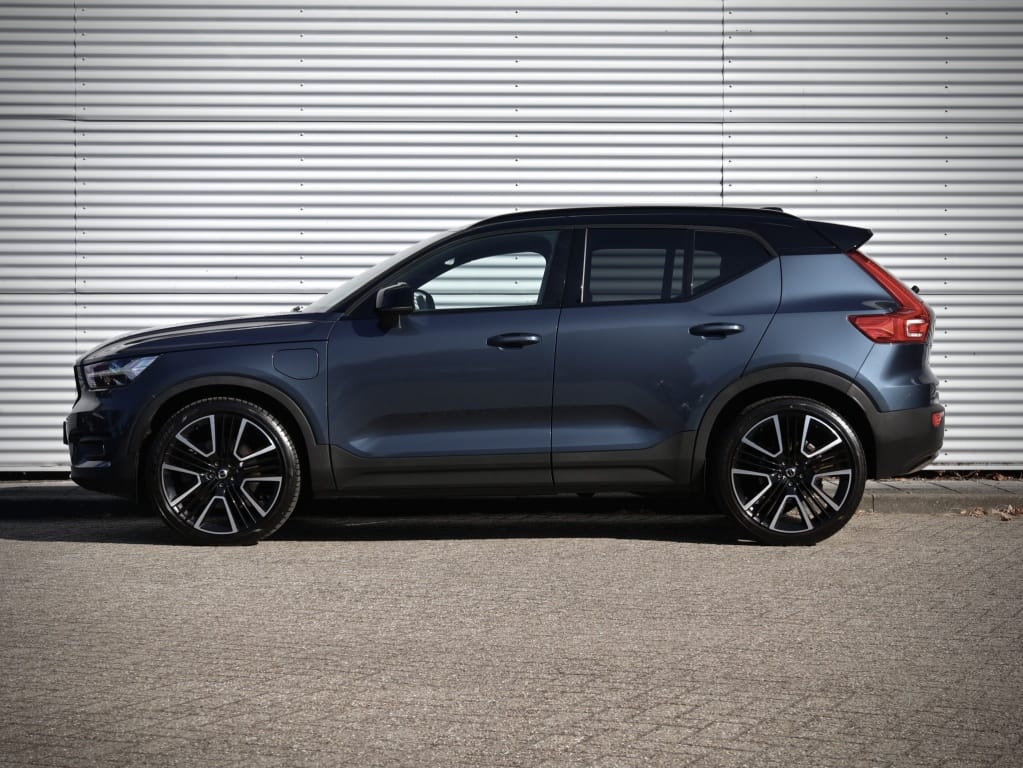 Volvo XC40 — foto 12