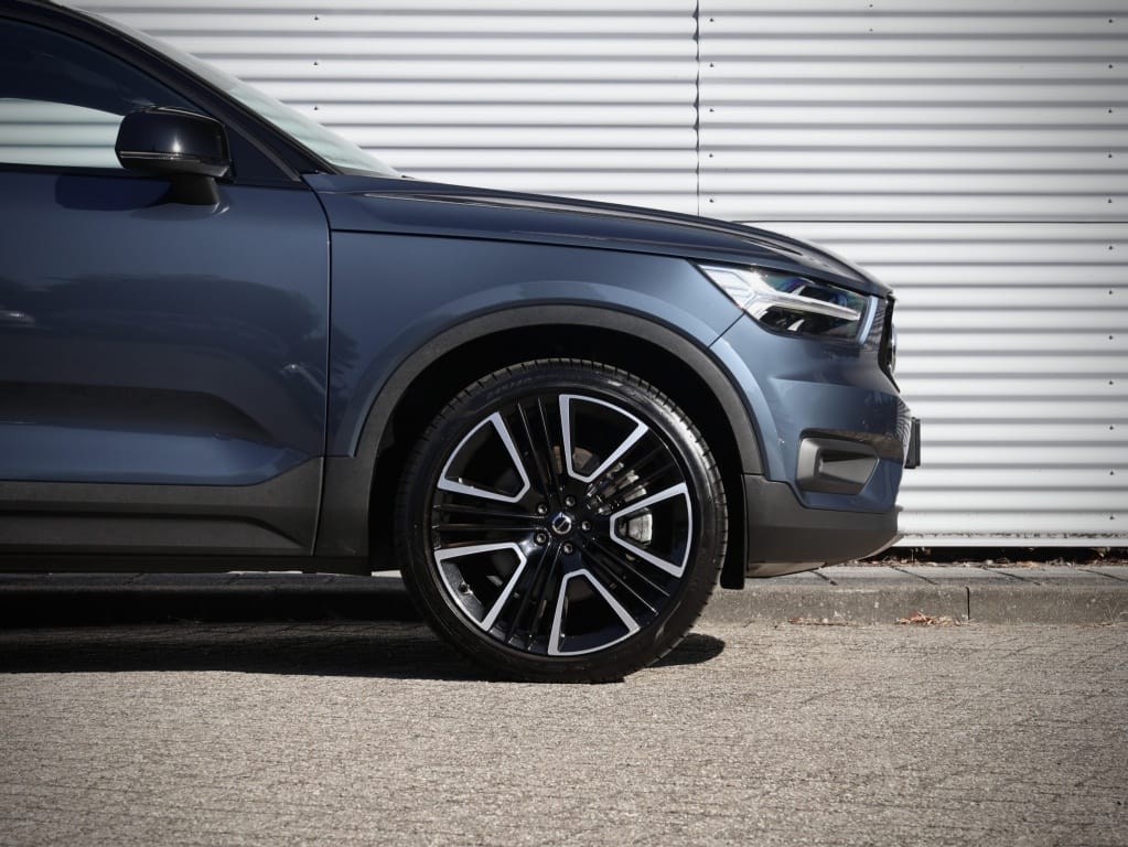 Volvo XC40 — foto 16